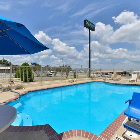 Quality Inn Gonzales Экстерьер фото