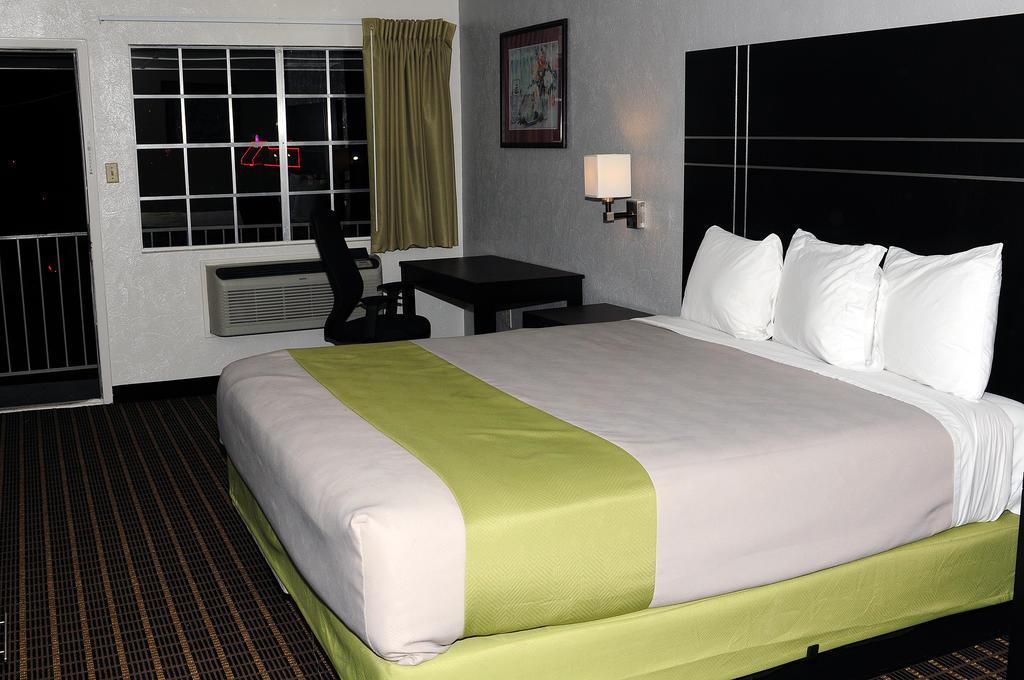 Quality Inn Gonzales Экстерьер фото