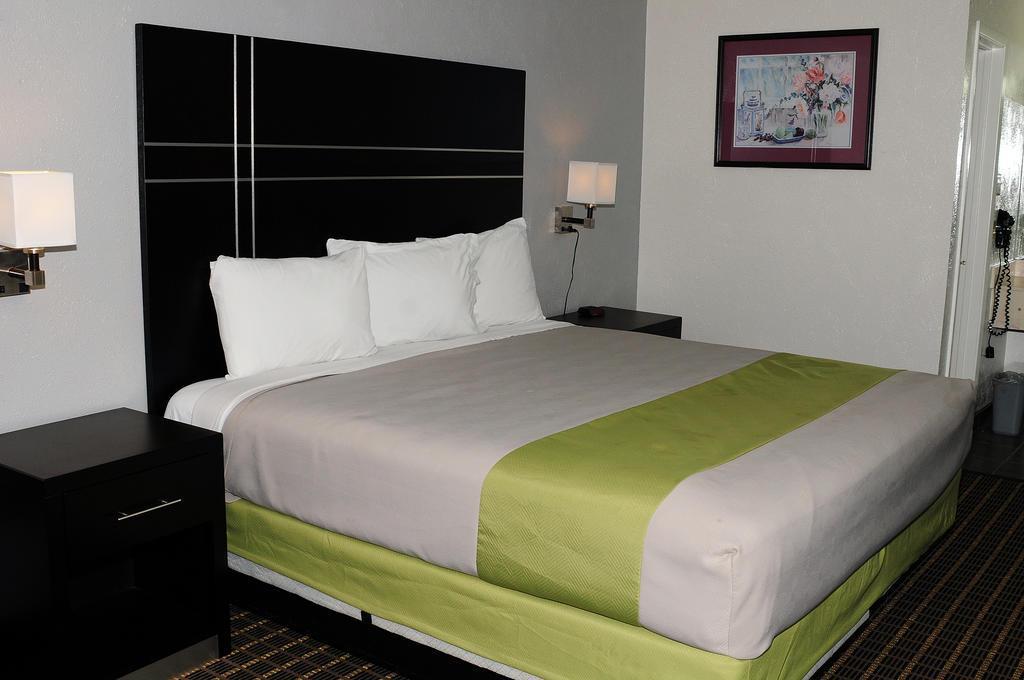 Quality Inn Gonzales Экстерьер фото