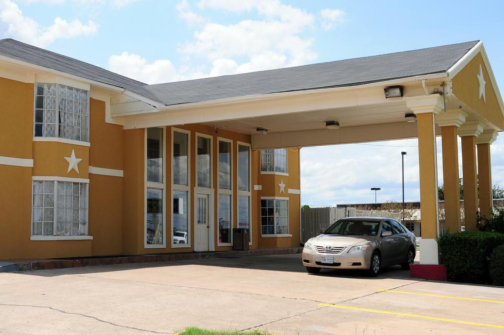 Quality Inn Gonzales Экстерьер фото