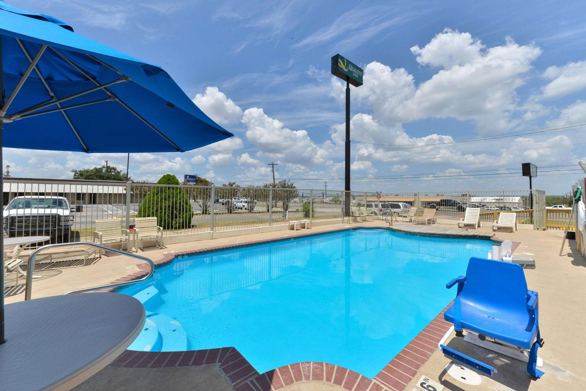 Quality Inn Gonzales Экстерьер фото